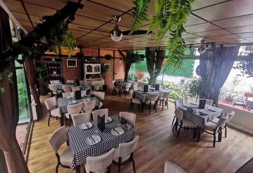 اتاق لوکس سه تخته, Pirocanac Rooms & Restaurant