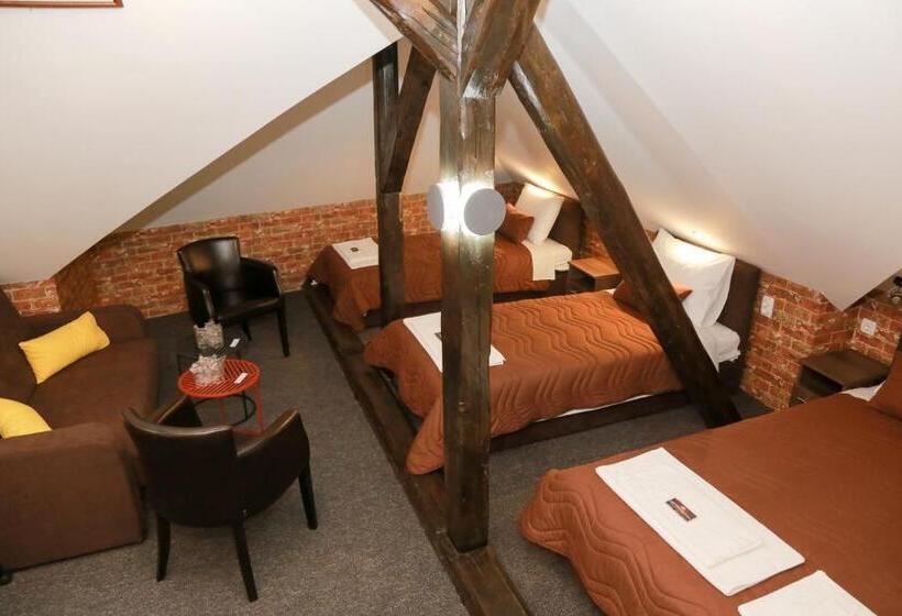 اتاق لوکس چهار تخته, Pirocanac Rooms & Restaurant