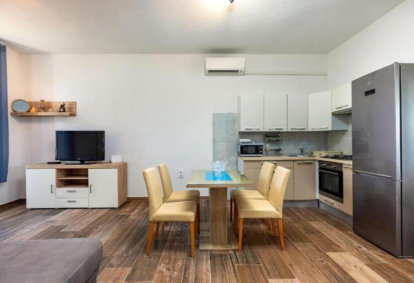 آپارتمان 2 خوابه, Apartments Smaila