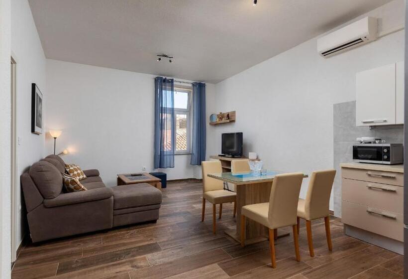 آپارتمان 2 خوابه, Apartments Smaila