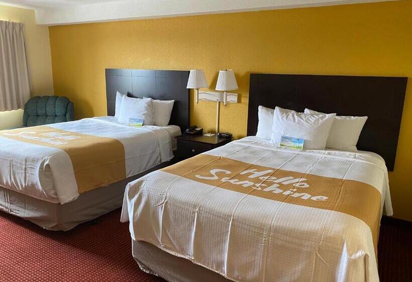 اتاق لوکس, Days Inn & Suites By Wyndham Des Moines Airport