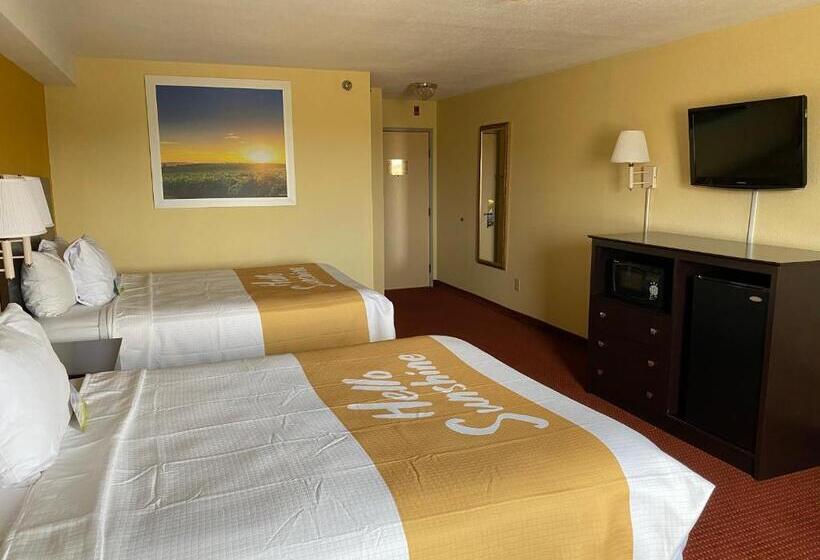 اتاق لوکس, Days Inn & Suites By Wyndham Des Moines Airport