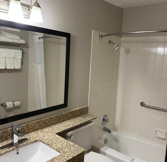 سوییت سوپریور, Days Inn & Suites By Wyndham Des Moines Airport