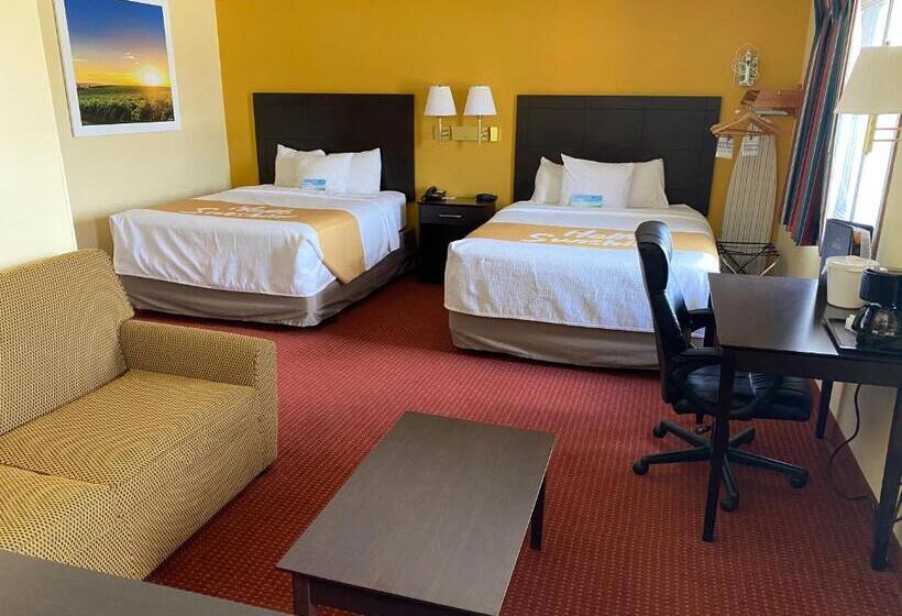 سوییت سوپریور, Days Inn & Suites By Wyndham Des Moines Airport