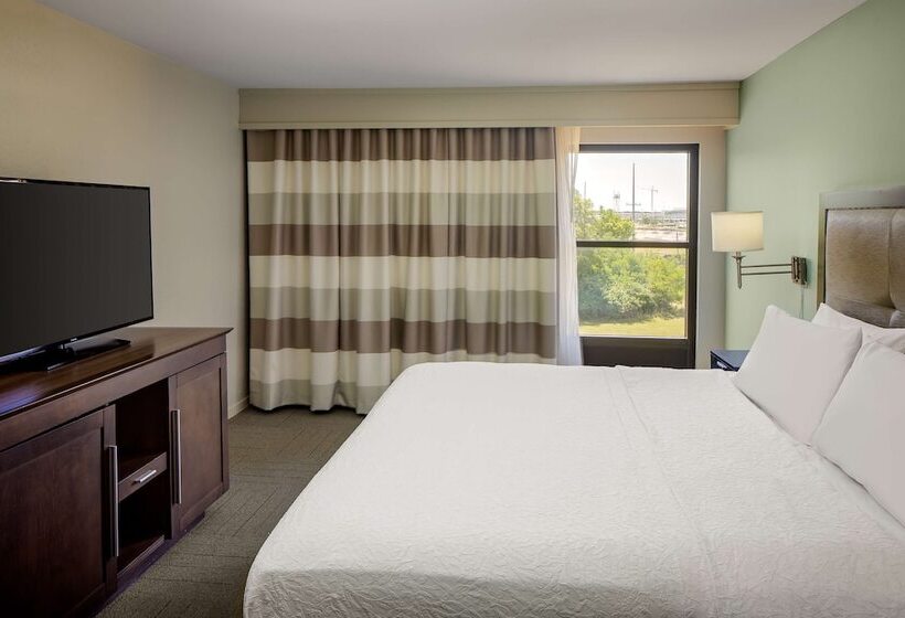 Lakosztály, Hampton Inn & Suites Nashvilleairport