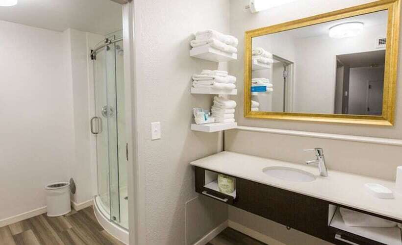 Standard Szoba, Hampton Inn & Suites Nashvilleairport