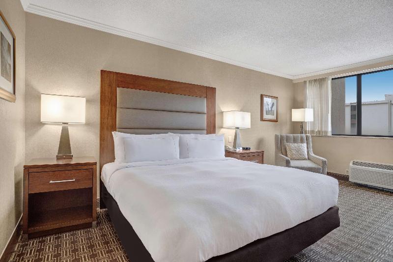 Стандартный Номер Кровать Кинг, Hilton Arlington National Landing