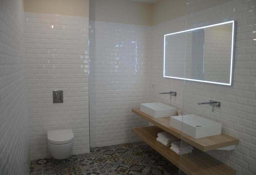 اتاق لوکس با چشم‌انداز دریا, Casa Mare E Vista
