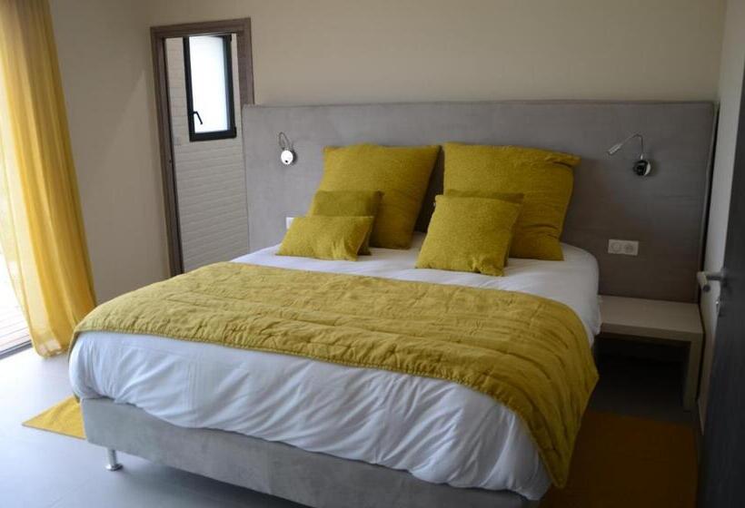 اتاق لوکس با چشم‌انداز دریا, Casa Mare E Vista