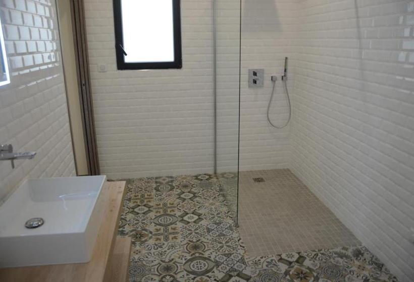 اتاق لوکس با چشم‌انداز دریا, Casa Mare E Vista