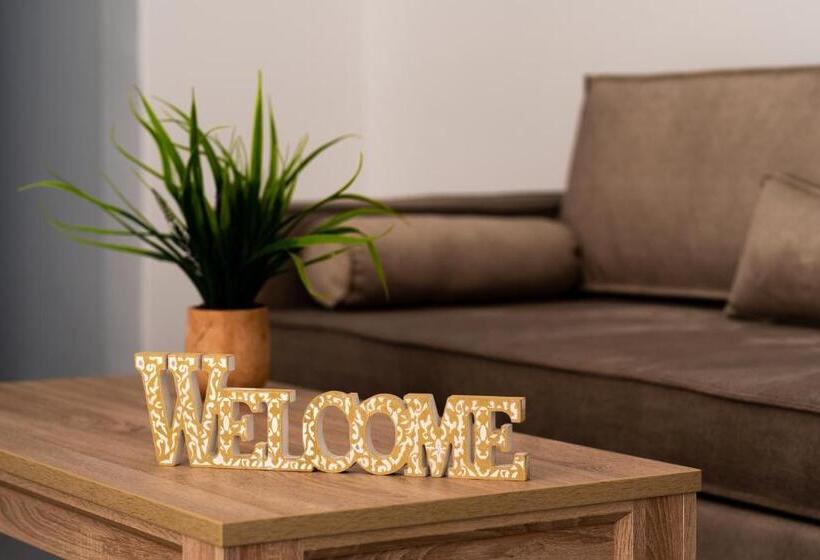 آپارتمان 1 خوابه با تراس, Aerenia Luxury Suites