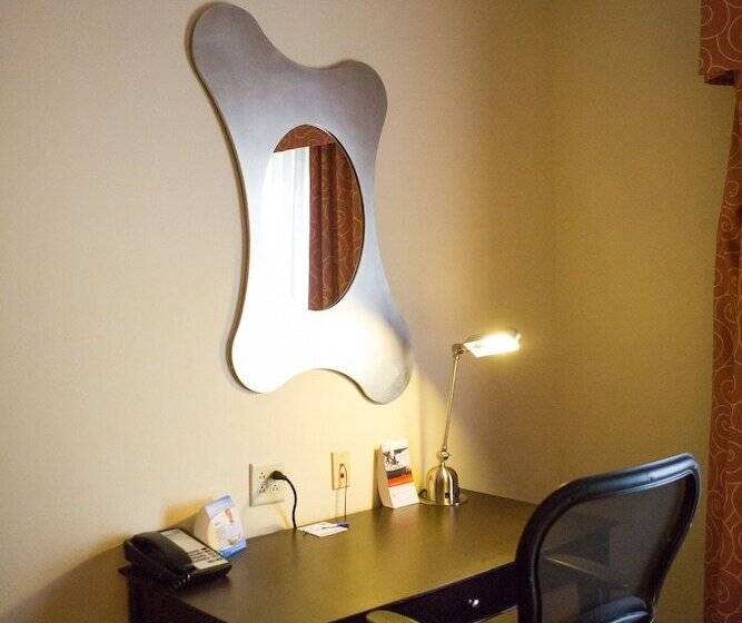 适合残疾人士使用的带双人床的标准间, Holiday Inn Express & Suites Chattanooga Hixson, An Ihg