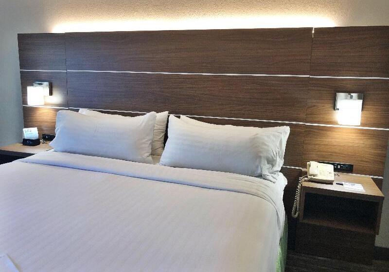 חדר סטנדרט עם מיטת קינג, Holiday Inn Express Boca Raton   West, An Ihg
