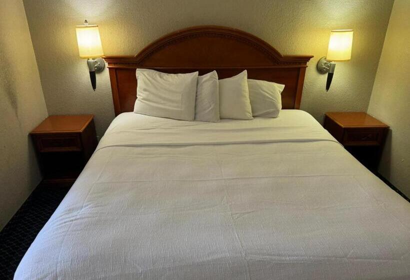 מיטת קינג בסוויטה, Homegate Studio And Suites San Antonio