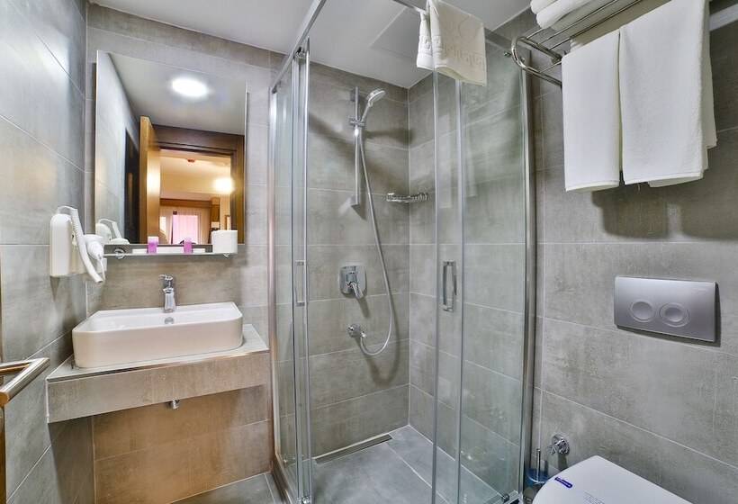 Comfort Triple Room, The Tango Hotel Taksim