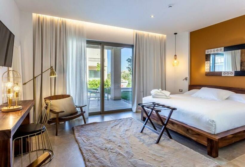 Полулюкс с Бассейном, Elysian Luxury Hotel And Spa