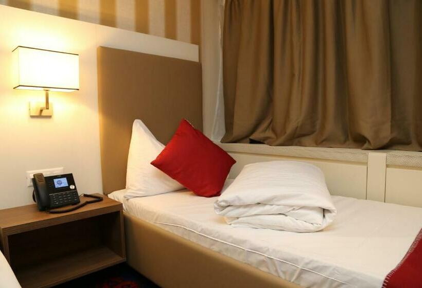 اتاق یک تخته با تراس, My Home Hotel   Free Parking