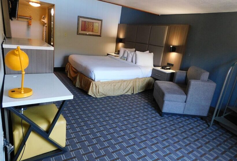 Suite, Days Inn & Suites By Wyndham Downtown Gatlinburg Parkway