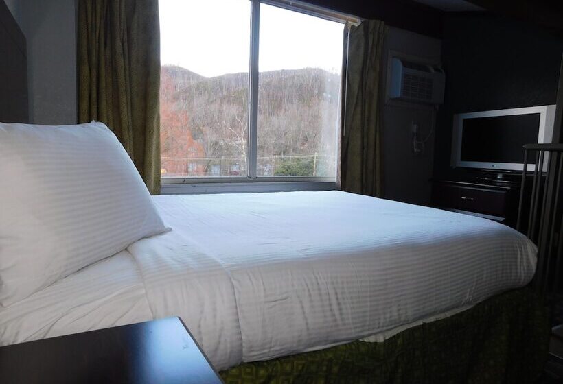 Suite, Days Inn & Suites By Wyndham Downtown Gatlinburg Parkway