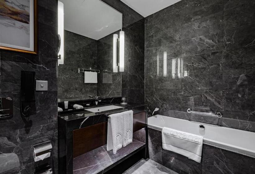 اتاق استاندارد با تخت بزرگ, Johari Rotana
