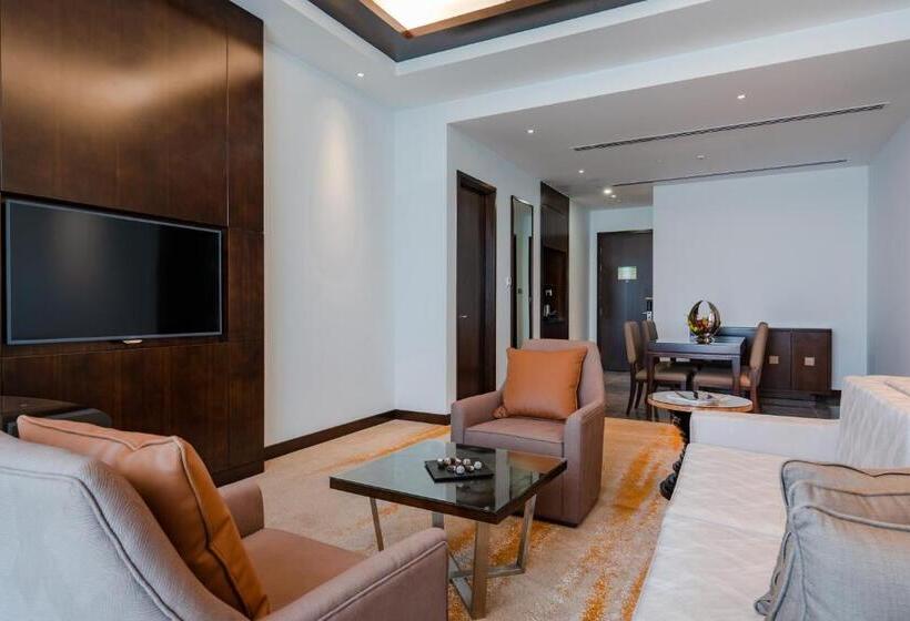 اتاق استاندارد با تخت بزرگ, Johari Rotana