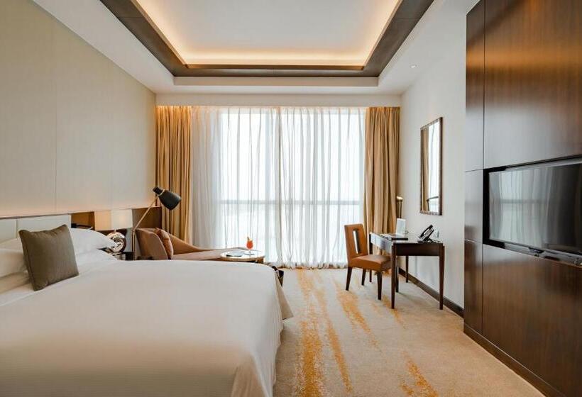 Suite, Johari Rotana