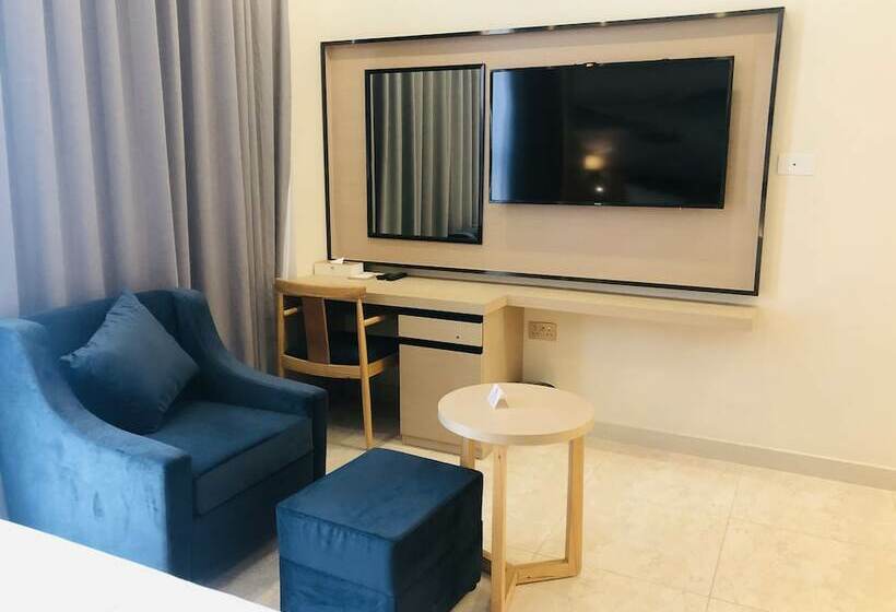 اتاق لوکس, Season Inn