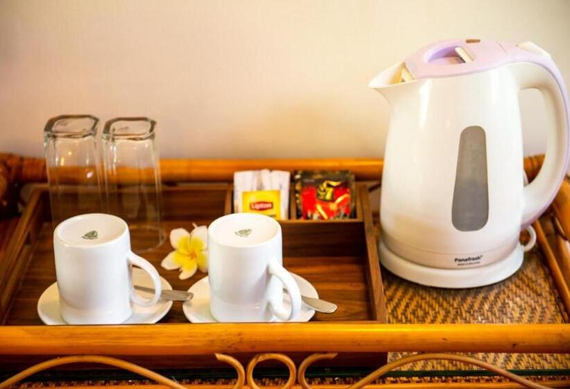اتاق استاندارد سه تخته با چشم‌انداز استخر, White Sand Resort Mui Ne