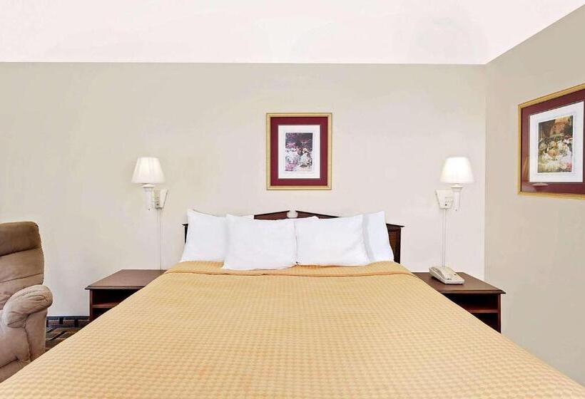 キングサイズベッドのデラックスルーム, Days Inn By Wyndham Spartanburg