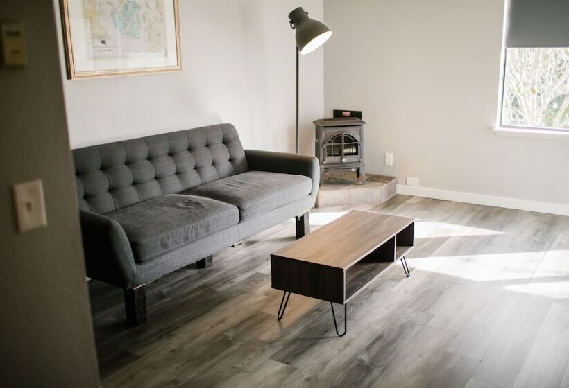 스위트, Friday Harbor Suites