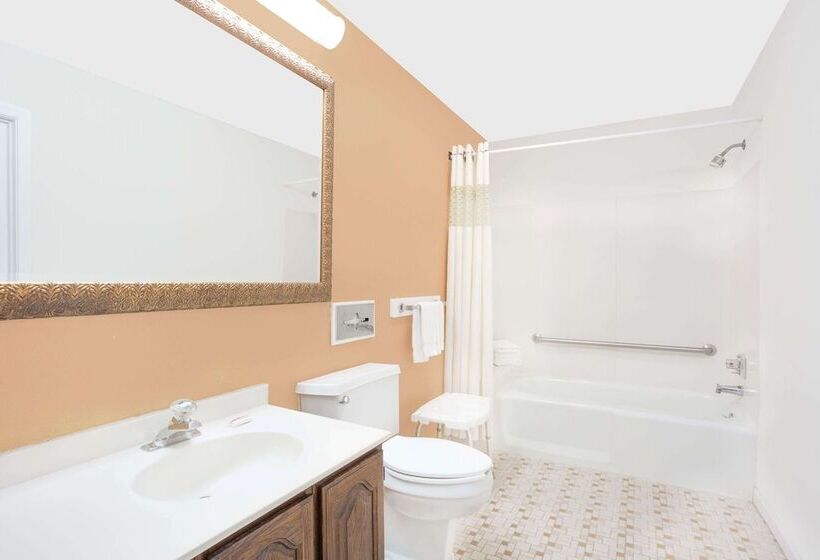 Номер Стандарт 2 Двуспальные Кровати, Knights Inn Emporia