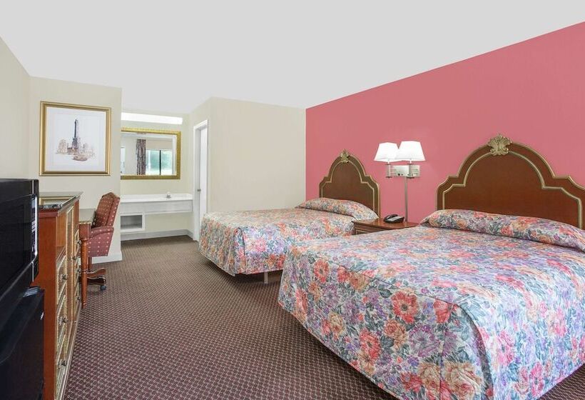 Номер Стандарт 2 Двуспальные Кровати, Knights Inn Emporia
