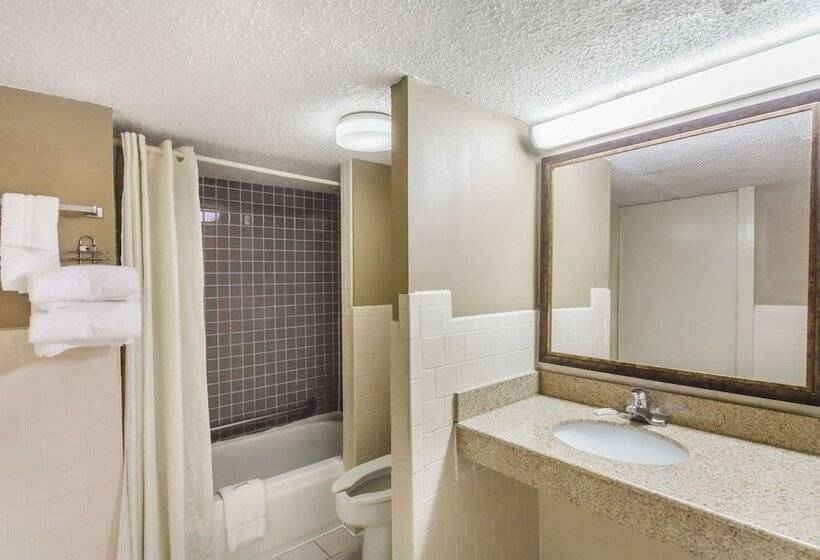 带2个双人床的标准工作室, Knights Inn Lebanon