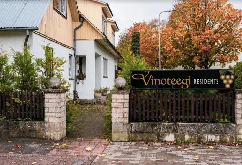 سوییت جونیور, Vinoteegi Residents