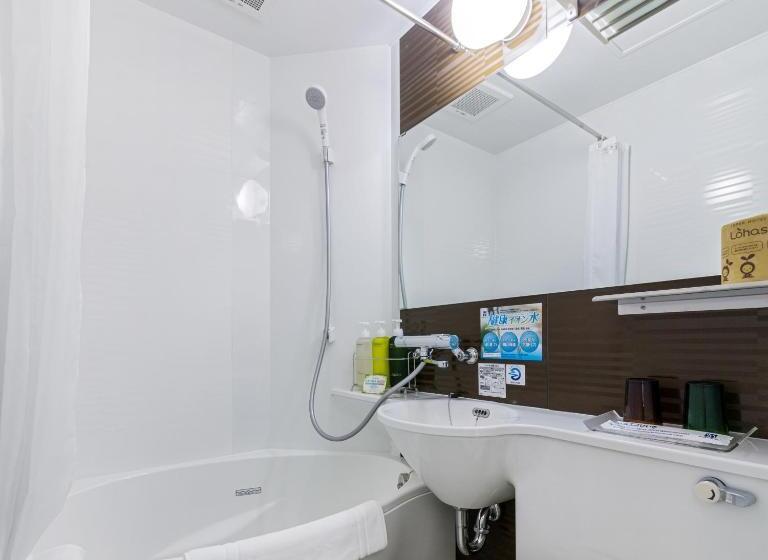 اتاق خانوادگی تودرتو, Super Hotel Premier Hakataeki