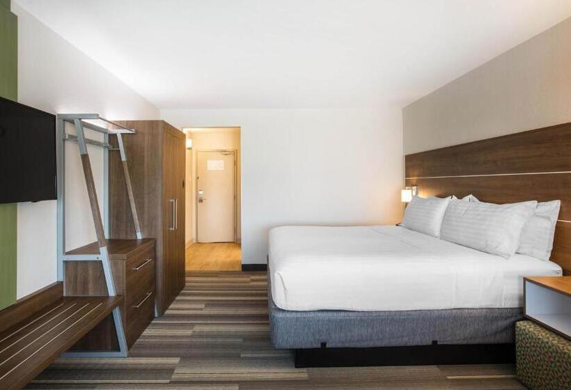 Номер Стандарт Адаптированный для Инвалидов, Holiday Inn Express & Suites Ludington, An Ihg