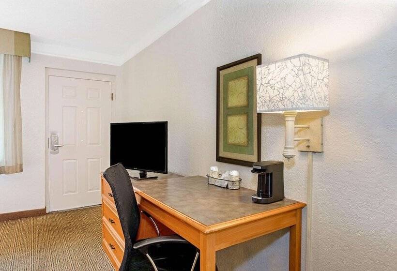 اتاق لوکس, La Quinta Inn By Wyndham Orlando Airport West