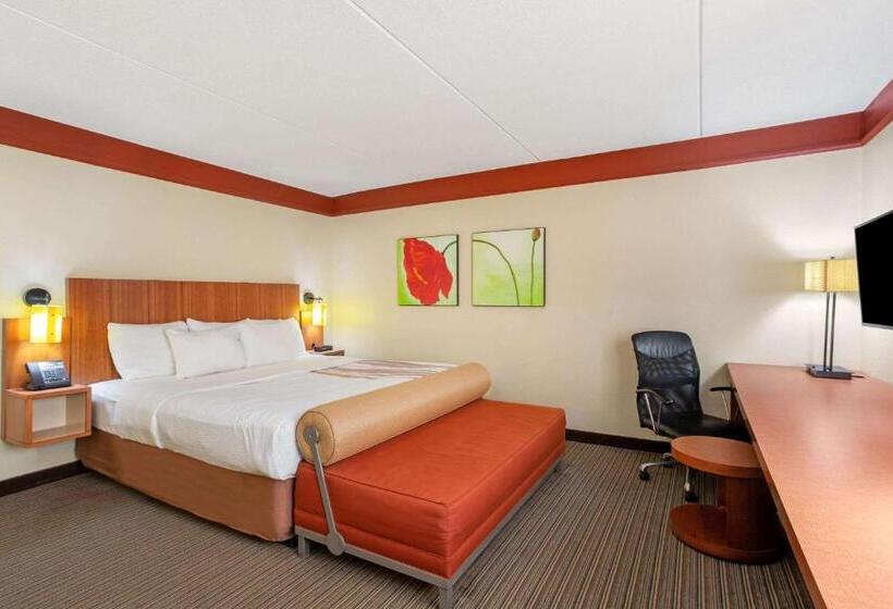 Номер Deluxe Кровать Кинг, La Quinta By Wyndham Raleigh Cary