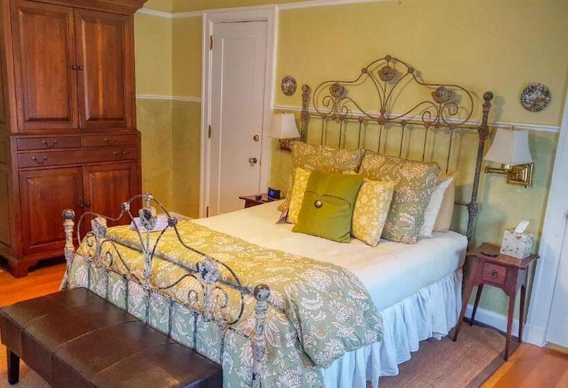 Номер Стандарт, Lilac Inn