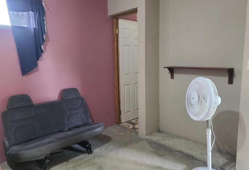 Quarto Triplo Estandar, Sophie House