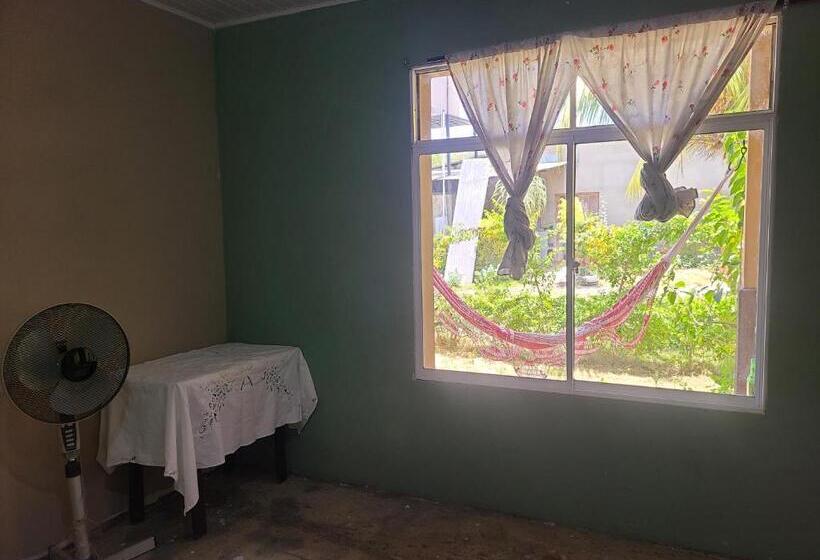 Quarto Estandar Individual, Sophie House