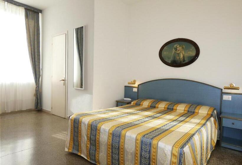 اتاق استاندارد سه نفره, Villa Centa
