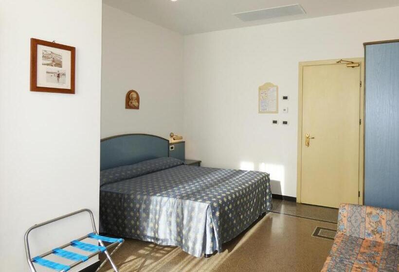 اتاق استاندارد سه نفره, Villa Centa