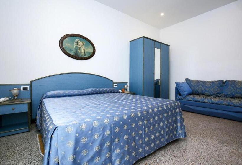 اتاق استاندارد سه نفره, Villa Centa