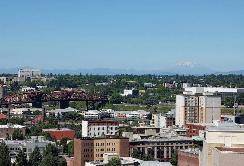 Номер Клуб, The Bidwell Marriott Portland