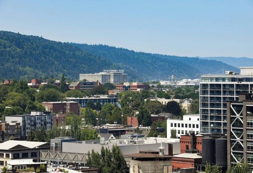 Номер Клуб, The Bidwell Marriott Portland