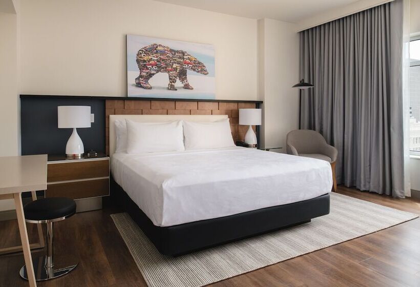 Номер Клуб, The Bidwell Marriott Portland