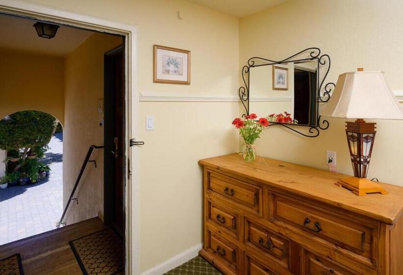 اتاق استاندارد برای معلولان, Marina Motel