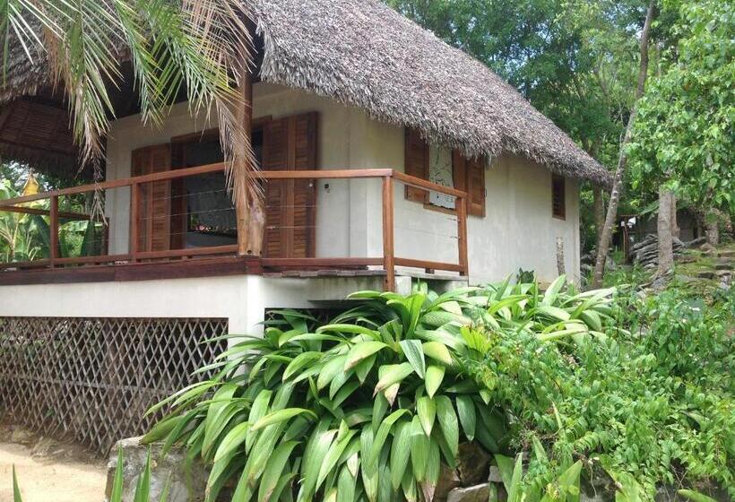 اتاق سوپریور با چشم‌انداز دریا, Coco Komba Lodge