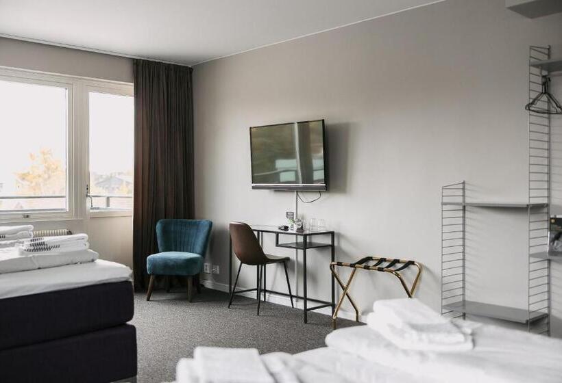 Семейный Номер Совместный Санузел, Briq Hotell